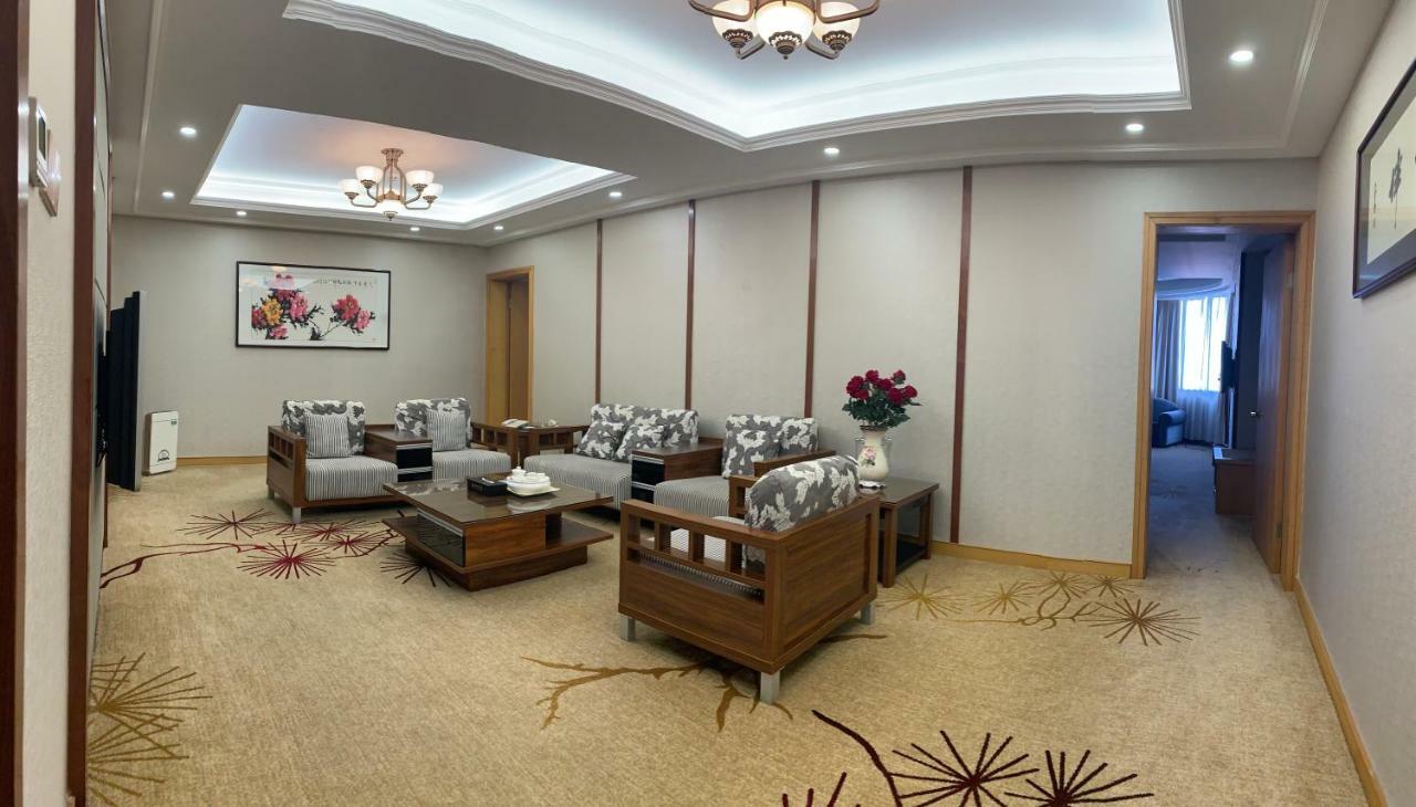 Garden Hotel שנטאו מראה חיצוני תמונה